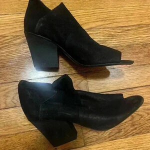 Vince Camuto Open Toe Booties - size 9